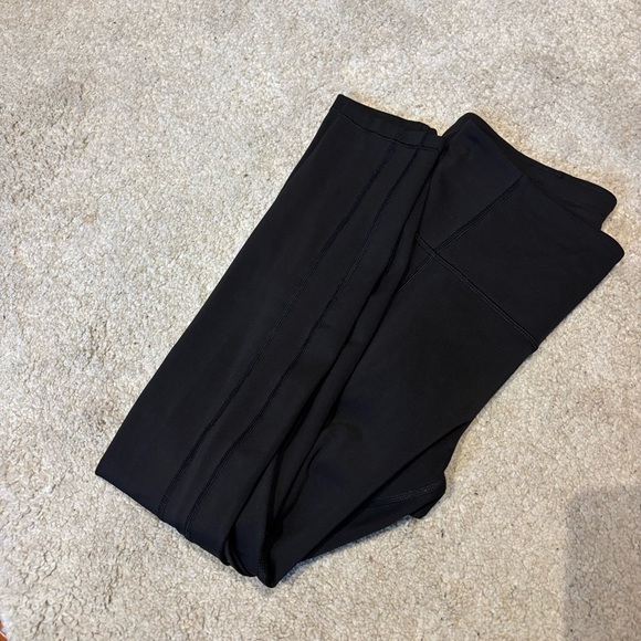 Athleta Ultimate Stash 7/8 Tight in Black - Picture 6 of 8